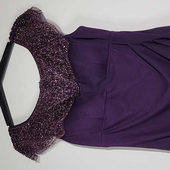 XCape Sleeveless Beaded Scoop-neck Collar Evening Gown Size 4 - Picture 2 of 12